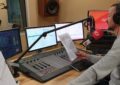 Pour terminer notre série sur les 40 ans des radios libres, après les radios associatives engagées, les podcasts et autres webradios, je promène mon micro dans les studios de RCF Finistère à Brest.
