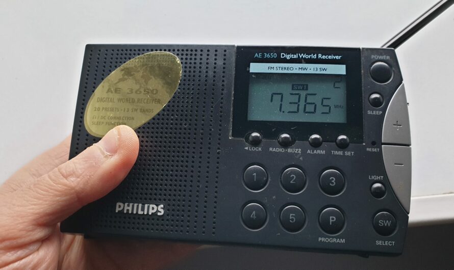Les ondes courtes, pourquoi c’est génial (avec le poste Philips AE 3650 et même sans radio)